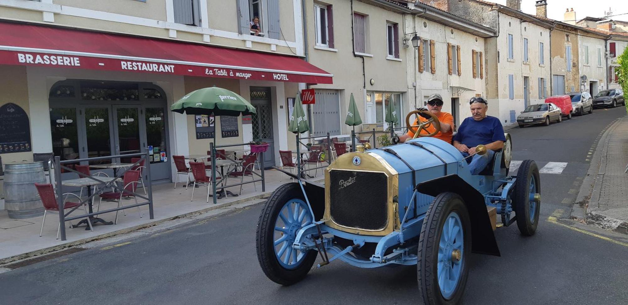 Logis Hotel Du Champ De Foire Saint-Aulaye-Puymangou Екстериор снимка