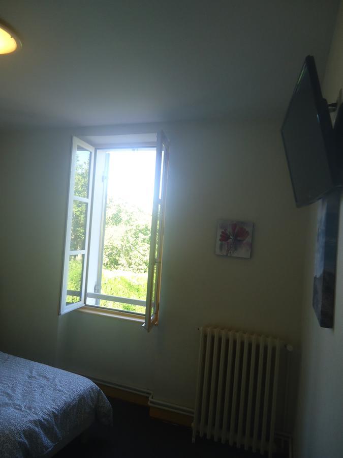 Logis Hotel Du Champ De Foire Saint-Aulaye-Puymangou Екстериор снимка