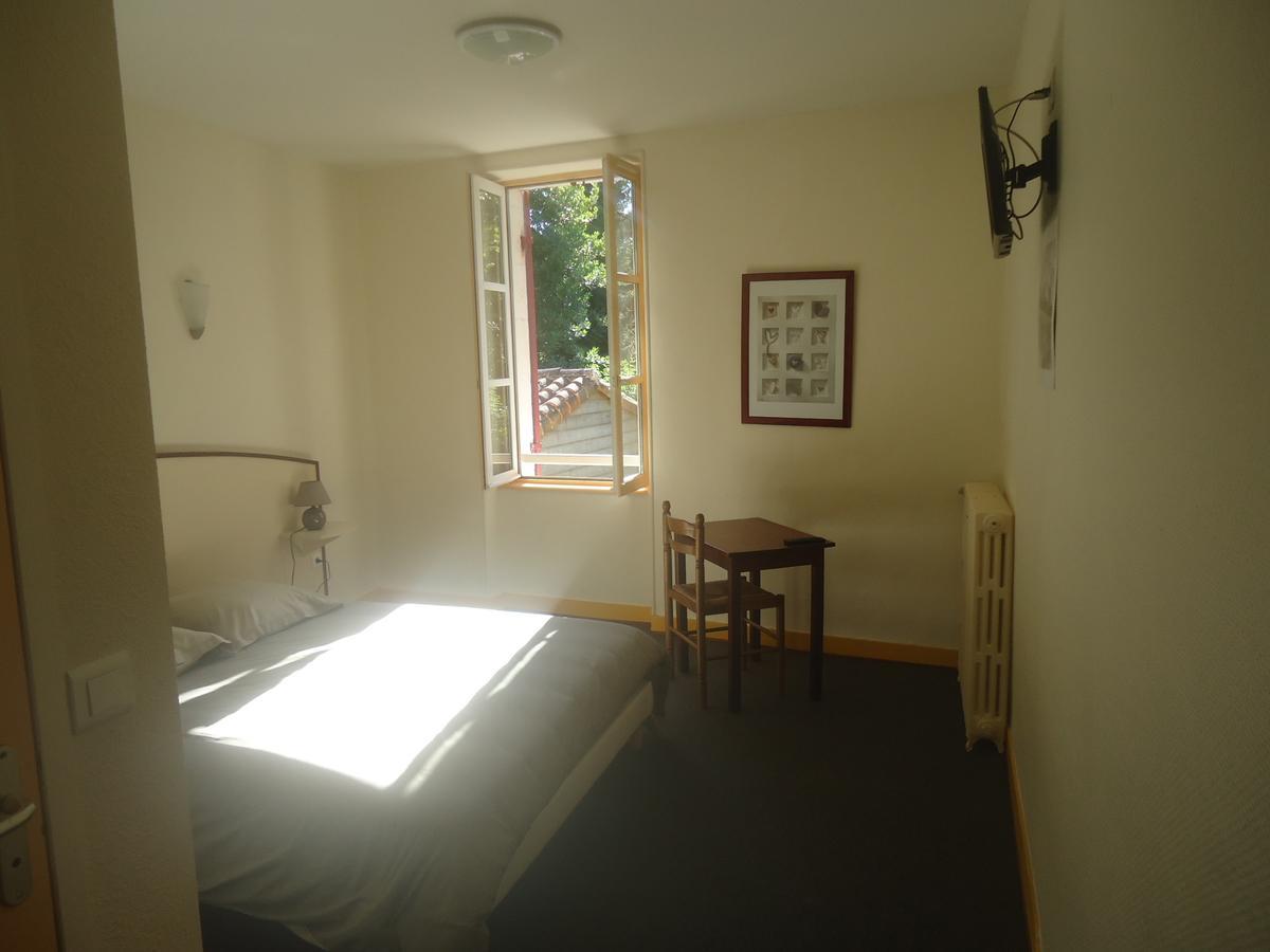 Logis Hotel Du Champ De Foire Saint-Aulaye-Puymangou Екстериор снимка