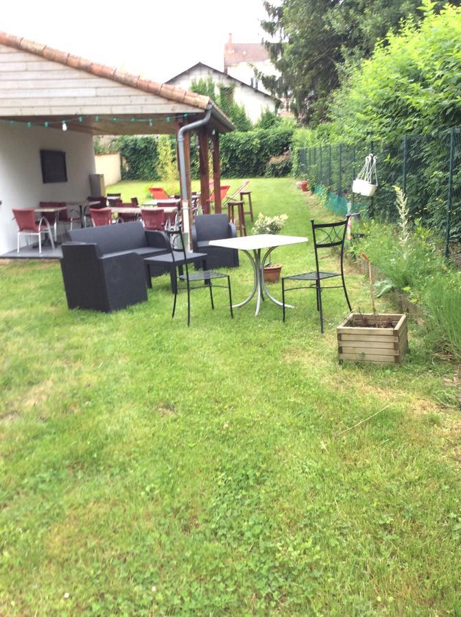 Logis Hotel Du Champ De Foire Saint-Aulaye-Puymangou Екстериор снимка